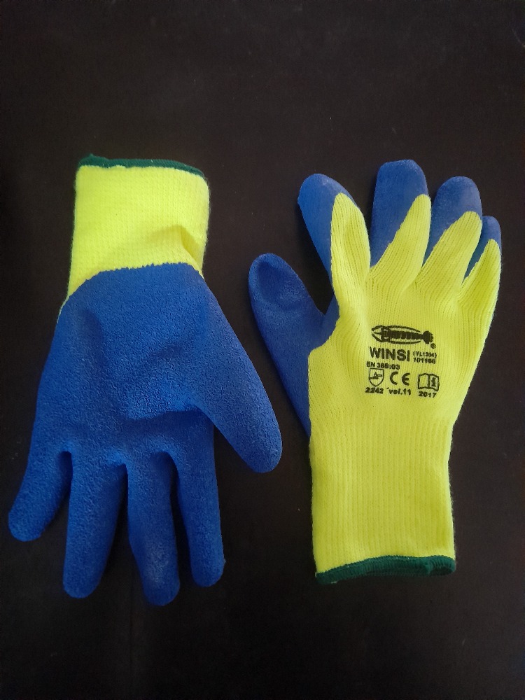 Ochranné pomůcky a rukavice
